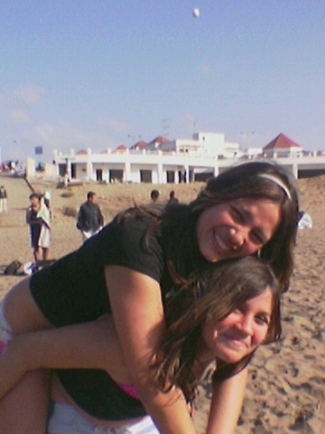 2 sisters