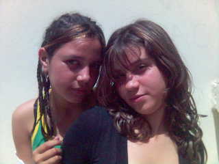 2 sisters
