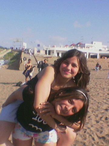 2 sisters