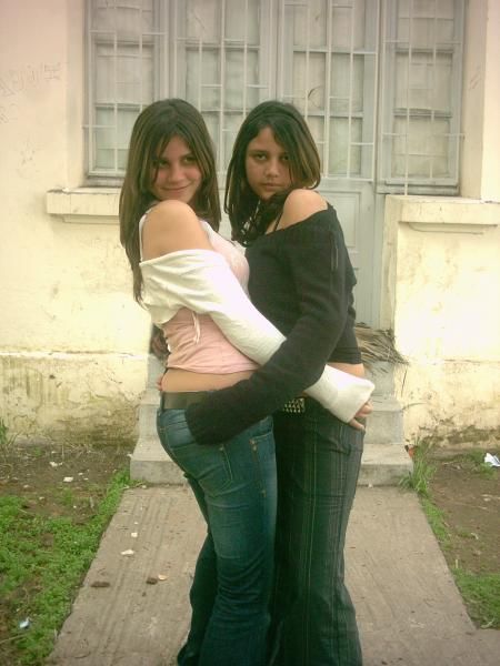 2 sisters